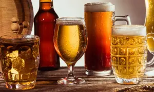 Piwo w kuflach i kieliszku, butelka, beczka. Wniosek do sanepidu o sprzedaż alkoholu czeka na zatwierdzenie.