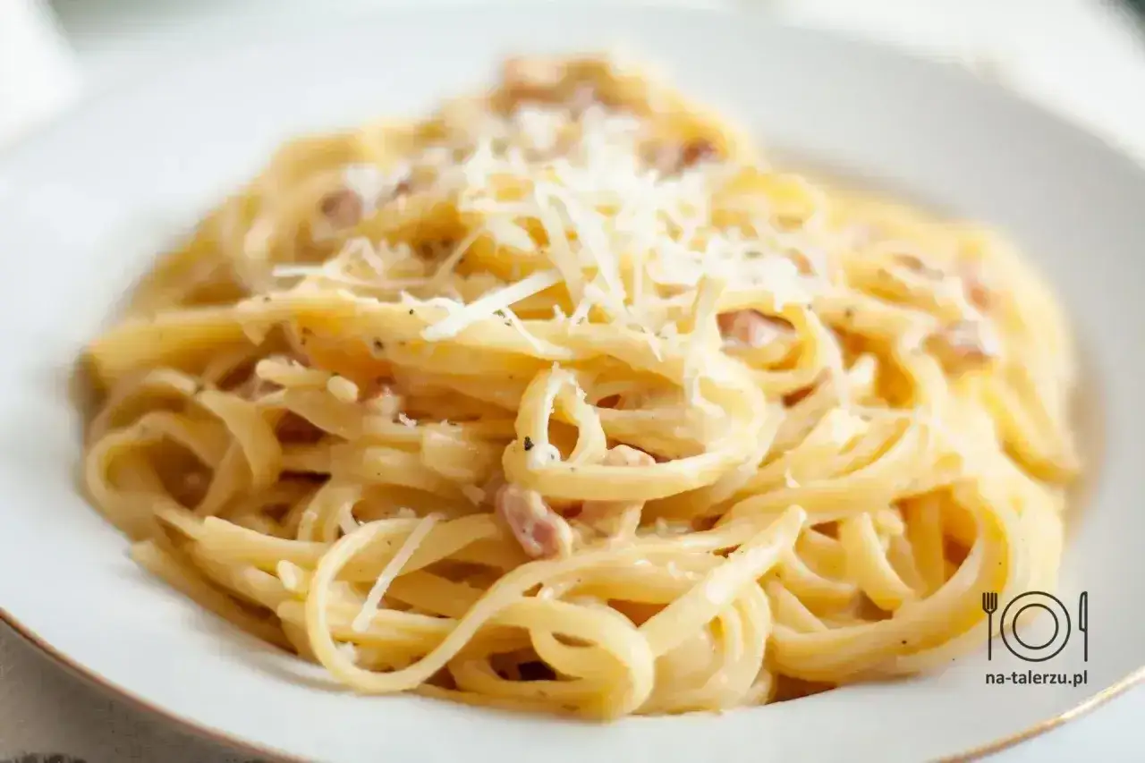 Pyszne spaghetti carbonara, idealne na szybki obiad. Ten przepis na carbonarę zachwyci każdego!